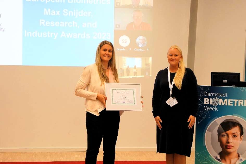 [Photo] Winner of the Max-Snijder-Award Victoria Mingote Bueno together with EAB chair Frøy Løvåsdal