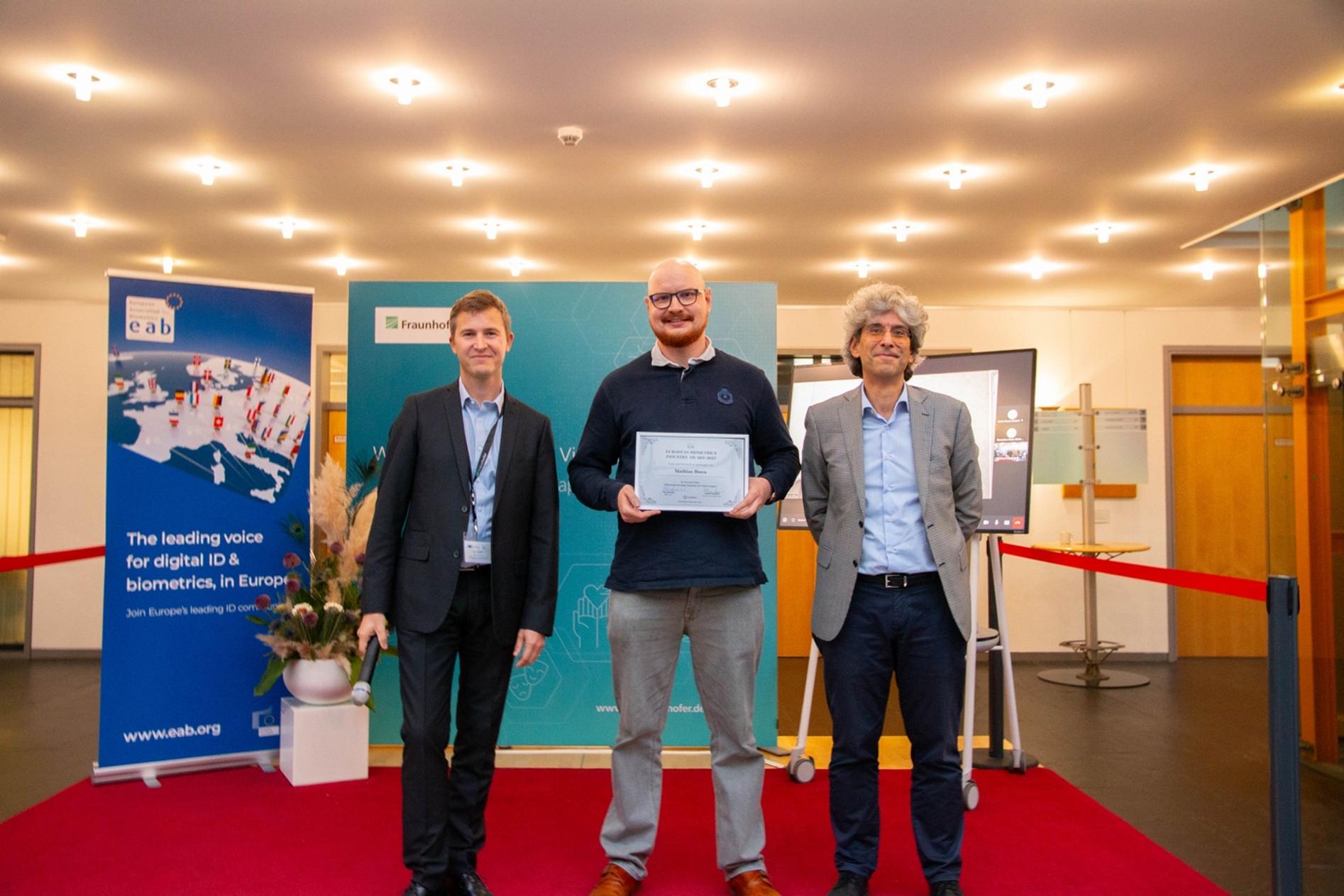 [Photo] Winner of the EAB Research Award Mathias Ibsen: Differential Anomaly Detection for Facial Images